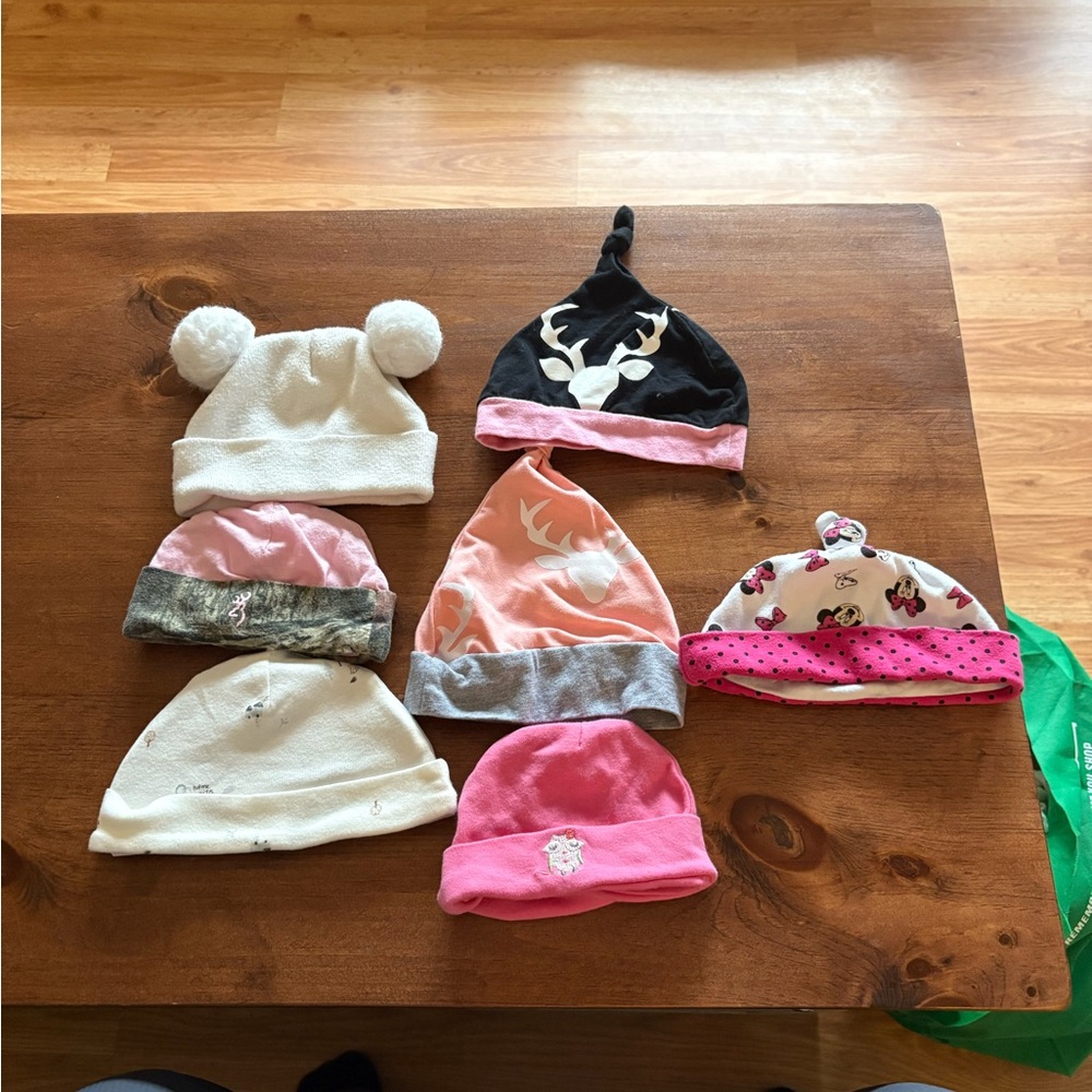 🩷 6 for $20 🩷 Set of 7 Baby Beanies in Pink, White, and Black